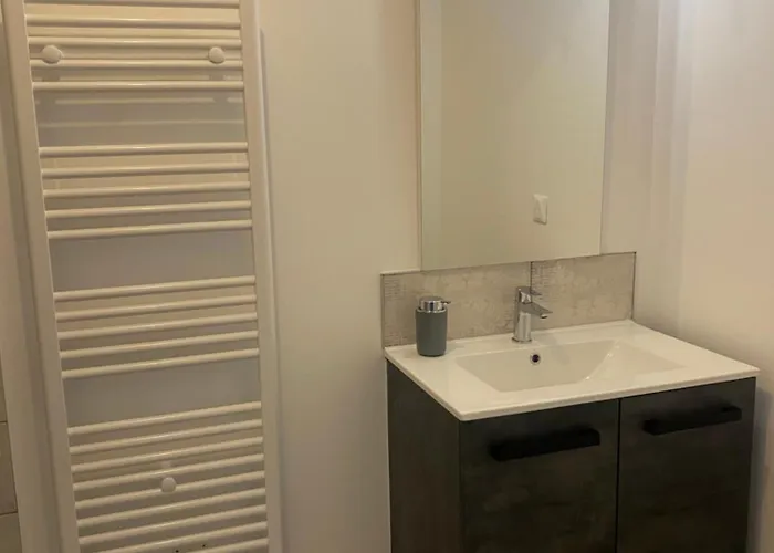 La Maison Dans La Prairie Fleurie, Espace Et Calme